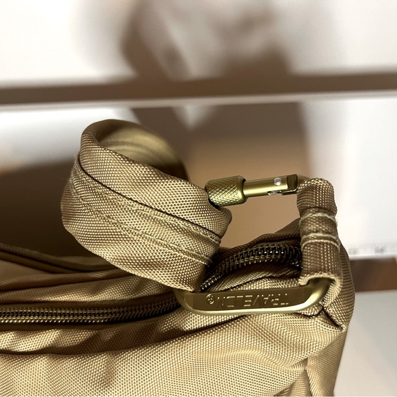 TravelOn,Shoulder bag,Tan,Adjustable strap. New no tags - Picture 4 of 13